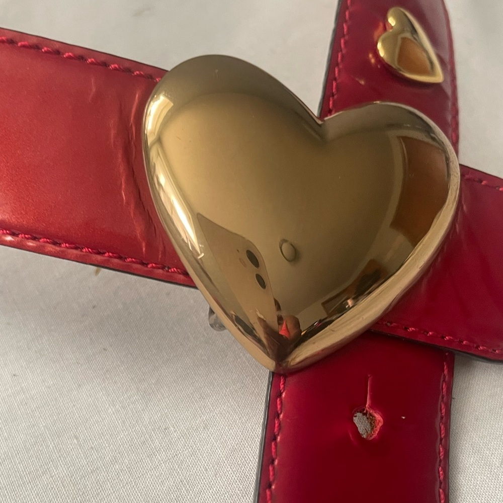 Vintage MOSCHINO REDWALL Red Leather Gold tone Hearts Belt Size 42 - Picture 3 of 12